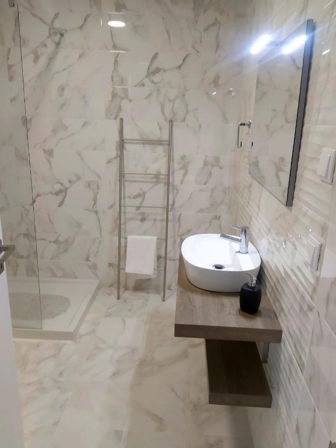 Hall 92 Quartos Com Wc Em Moradia Com Piscina A-Das-Lebres Лориш Экстерьер фото