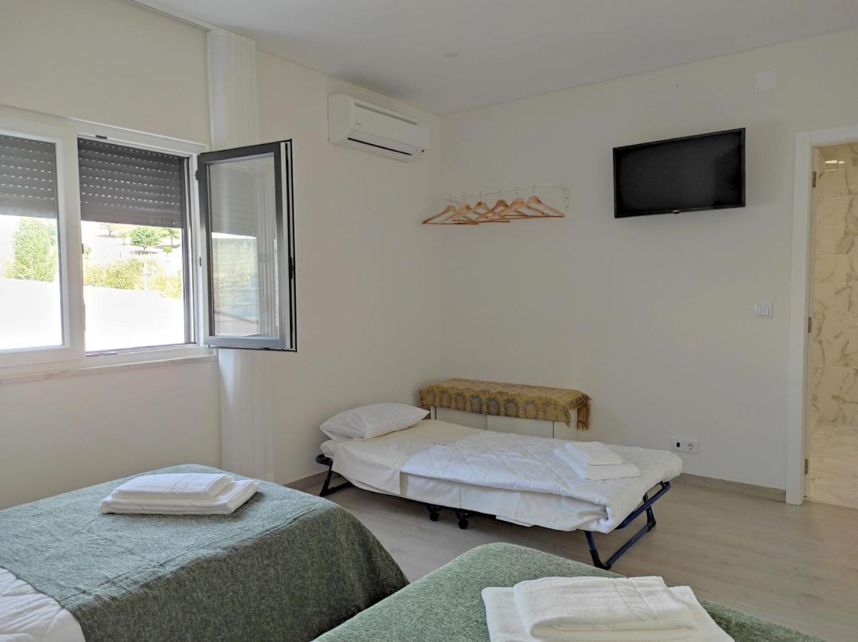 Hall 92 Quartos Com Wc Em Moradia Com Piscina A-Das-Lebres Лориш Экстерьер фото