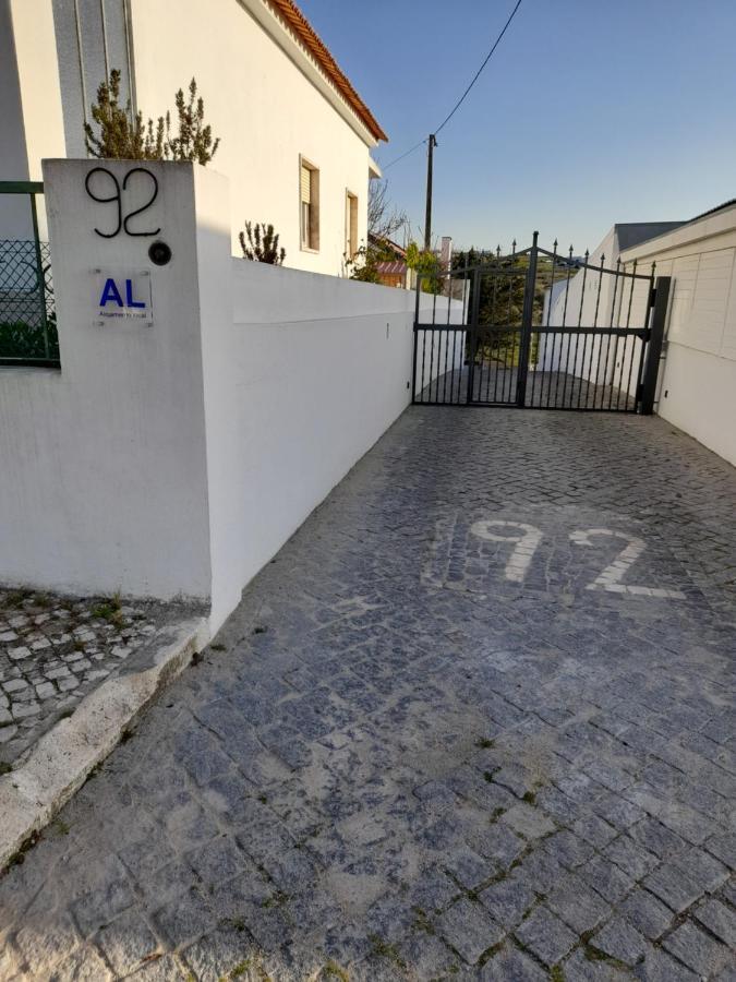 Hall 92 Quartos Com Wc Em Moradia Com Piscina A-Das-Lebres Лориш Экстерьер фото