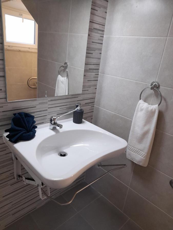 Hall 92 Quartos Com Wc Em Moradia Com Piscina A-Das-Lebres Лориш Экстерьер фото